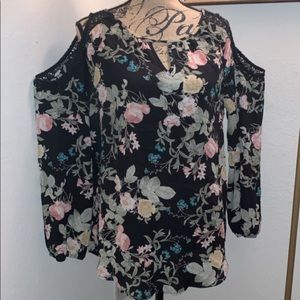 Peep shoulder blouse